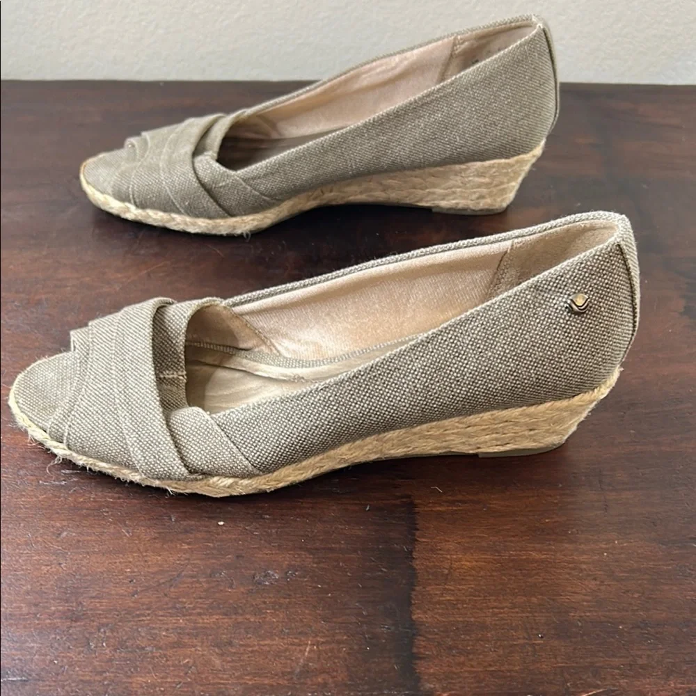 Life Stride Tan Espadrille Peep-Toe Flats Sz 9